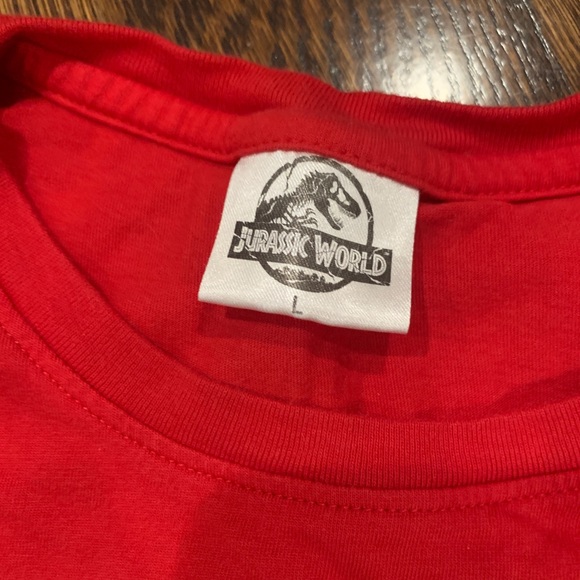 Red Jurassic lark shirt size large kids - Picture 2 of 2